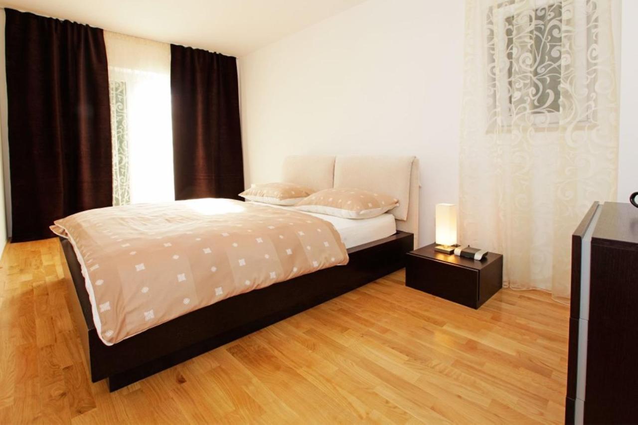 Apartment Bol A6 With Pool From 45 Eur Per Person Exteriér fotografie